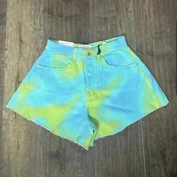 We Wore What Flare Bell Shorts, Stretch Twill Denim in Zvi Tie Tye. Size 27. NWT - Picture 4 of 15